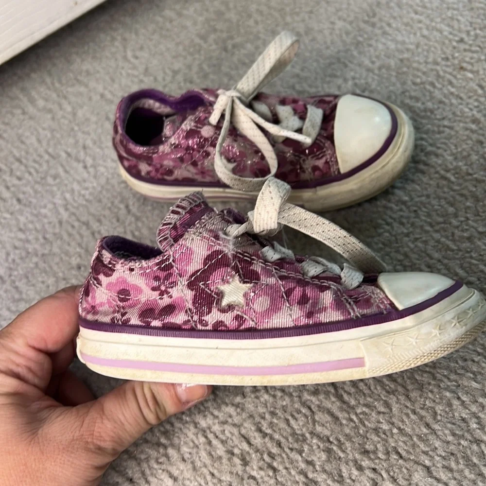 Converse One Star Purple Flower Tie Low Tops, Size 6
